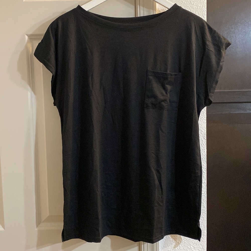 NWOT Simple lightweight stretchy Womens Black Tee-shirt Sz L
